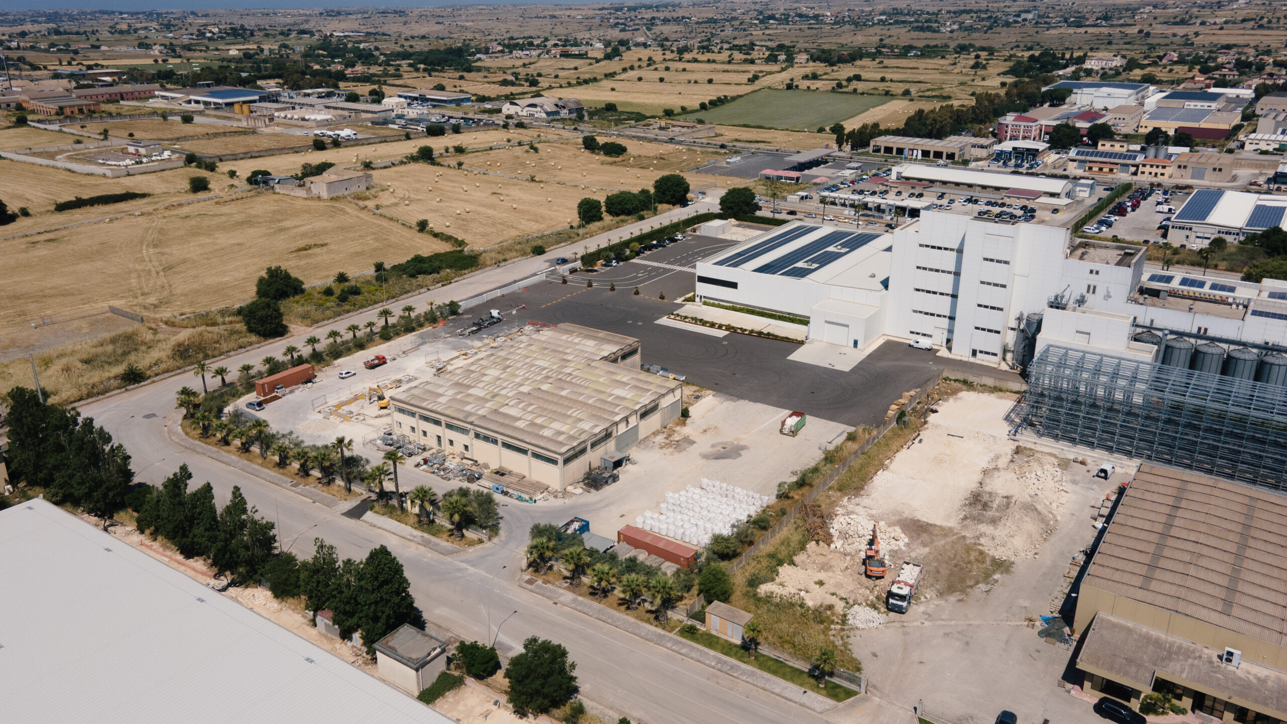 Ristrutturazione e realizzazione di un nuovo fabbricato presso l’azienda LBG Sicilia